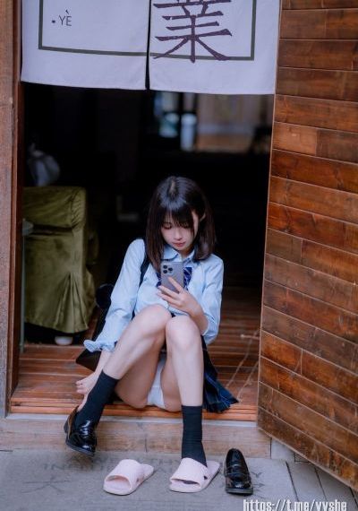 美国“龙”飞船载4名宇航员返回地球