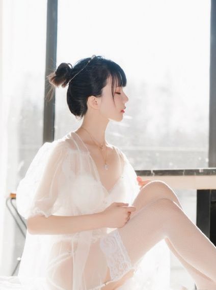 厨房里从后面进去她身体视频