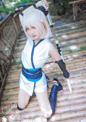 女机械人