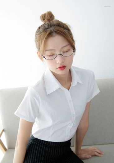 美女的